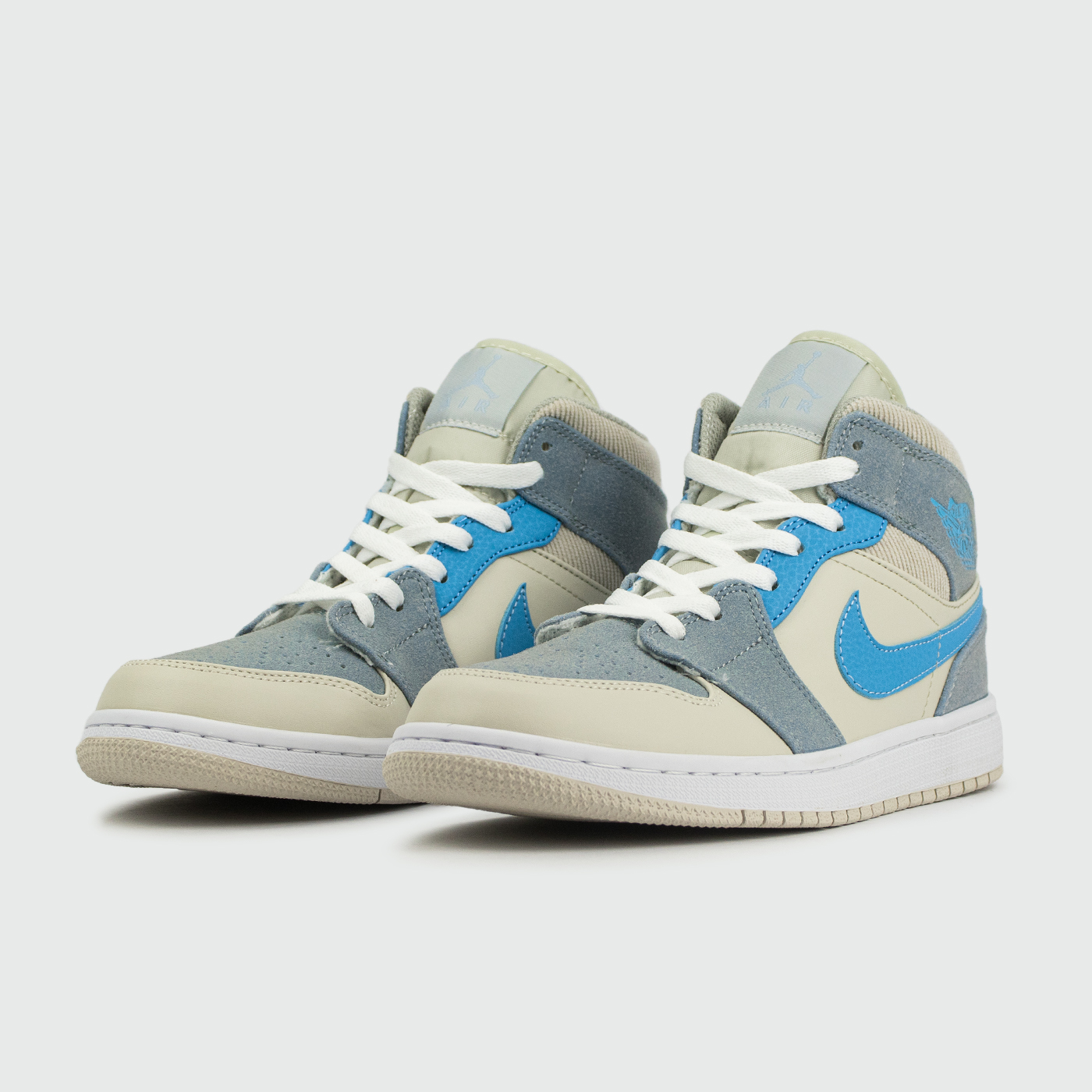 Кроссовки Nike Air Jordan 1 Wmns Mixed Blue new Кроссовки Nike Air Jordan 1 Wmns Mixed Blue new