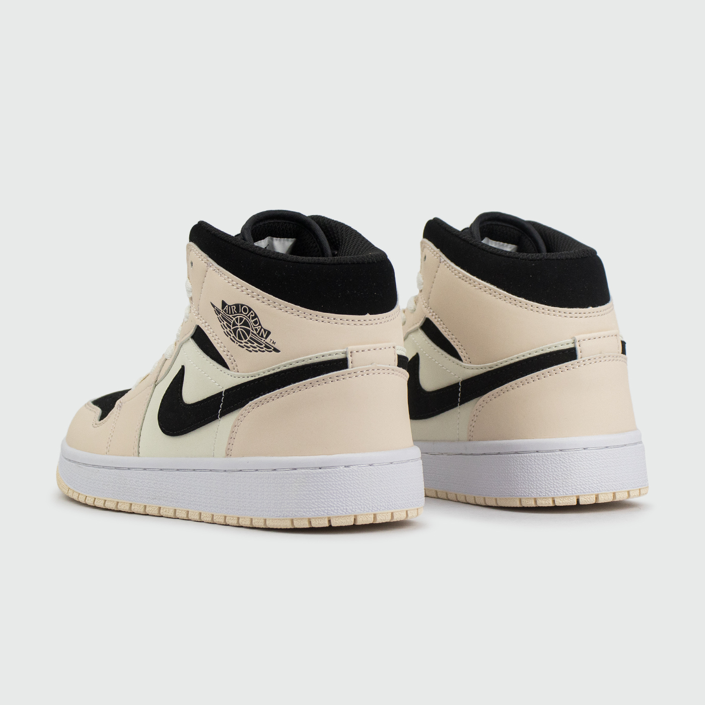 Кроссовки Nike Air Jordan 1 Wmns Cream Black Кроссовки Nike Air Jordan 1 Wmns Cream Black