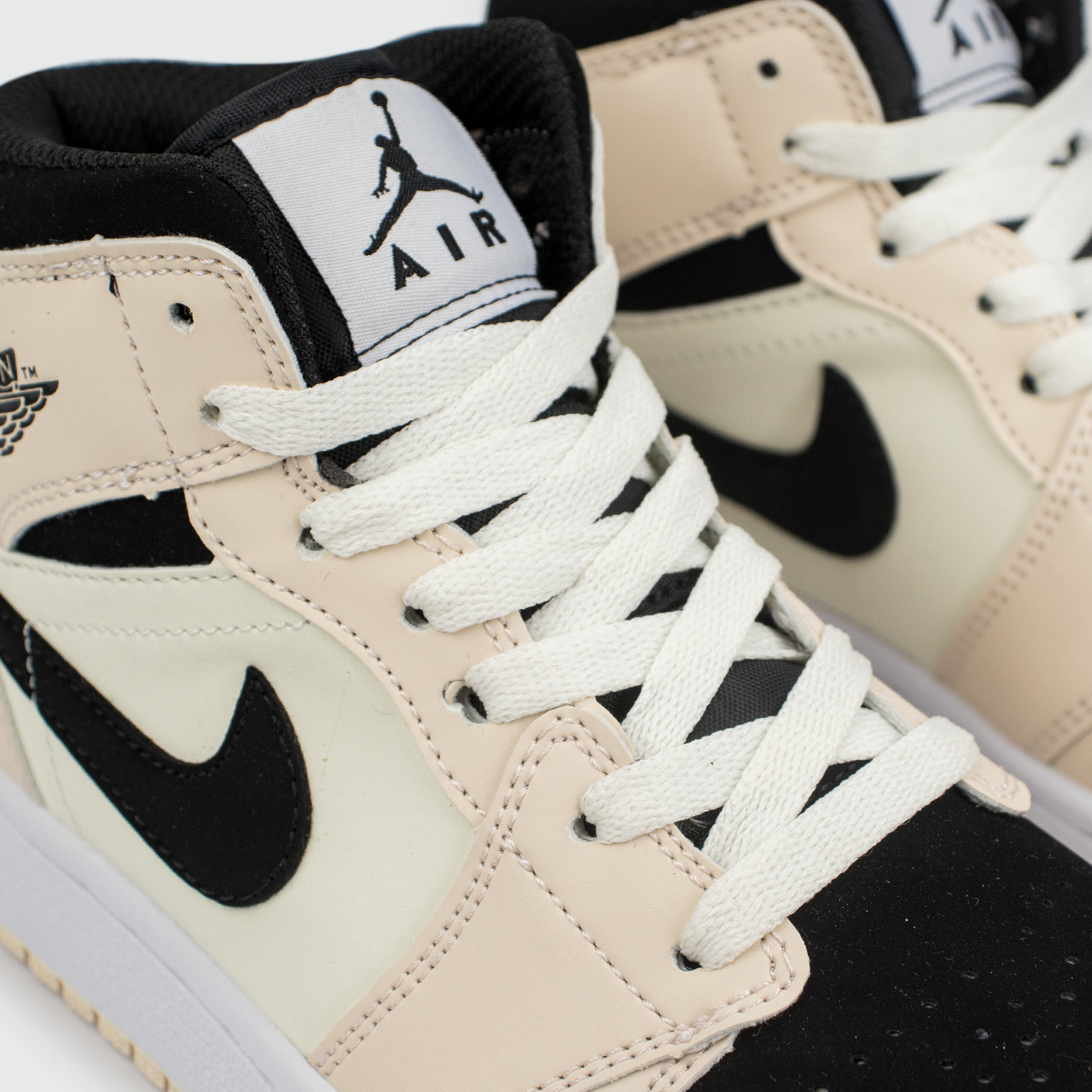 Кроссовки Nike Air Jordan 1 Wmns Cream Black Кроссовки Nike Air Jordan 1 Wmns Cream Black