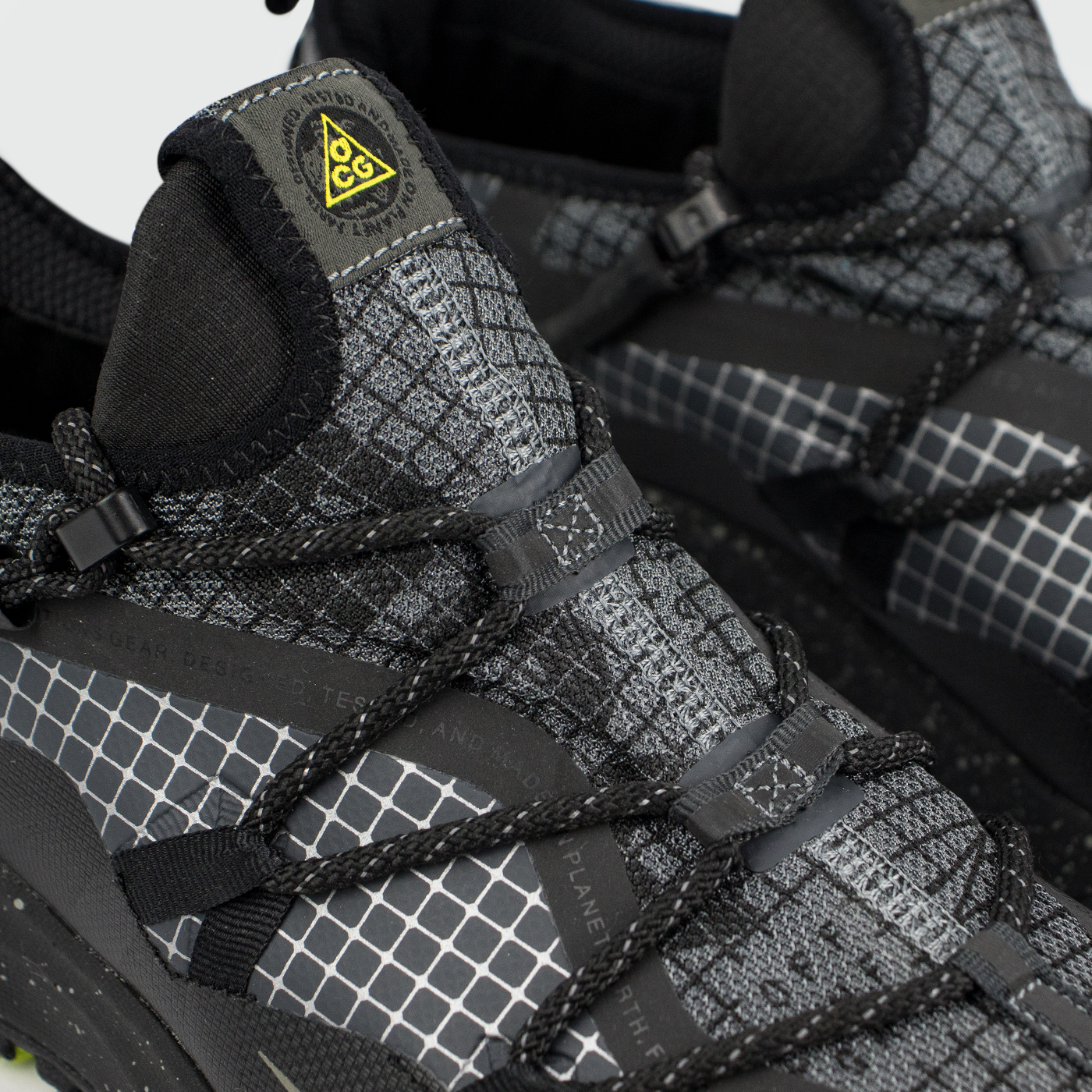 Кроссовки Nike ACG Mountain Fly Low Gtx Black / Volt Кроссовки Nike ACG Mountain Fly Low Gtx Black / Volt