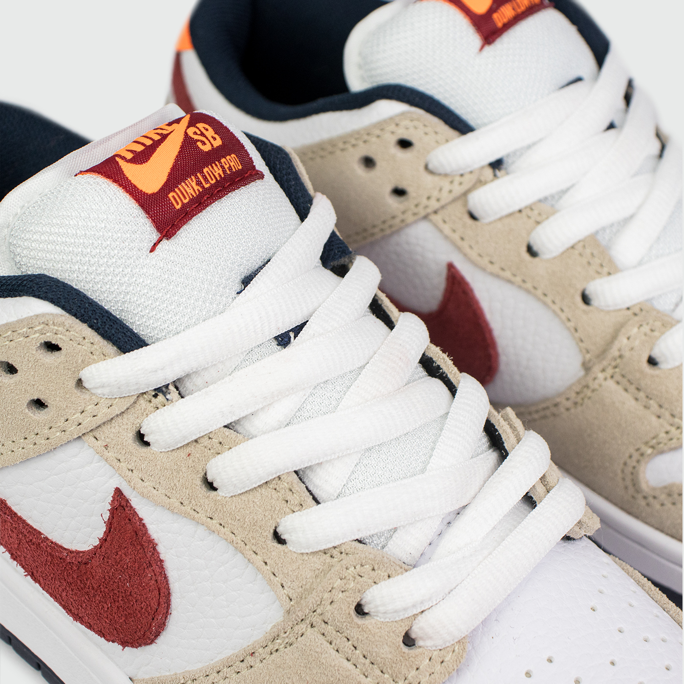 Кроссовки Nike SB Dunk Low Wmns Crimson Кроссовки Nike SB Dunk Low Wmns Crimson