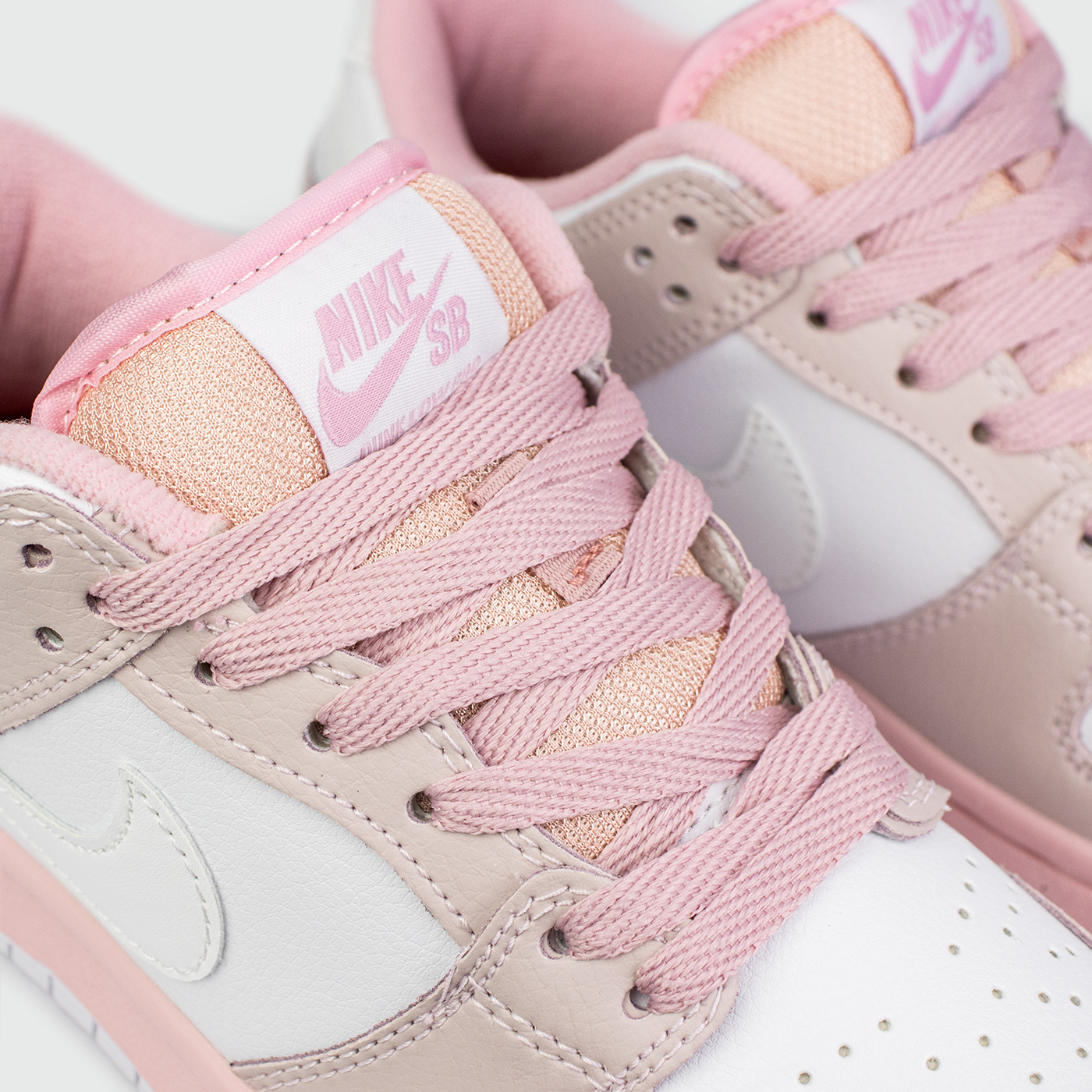 Кроссовки Nike SB Dunk Low Wmns Pink / White Кроссовки Nike SB Dunk Low Wmns Pink / White