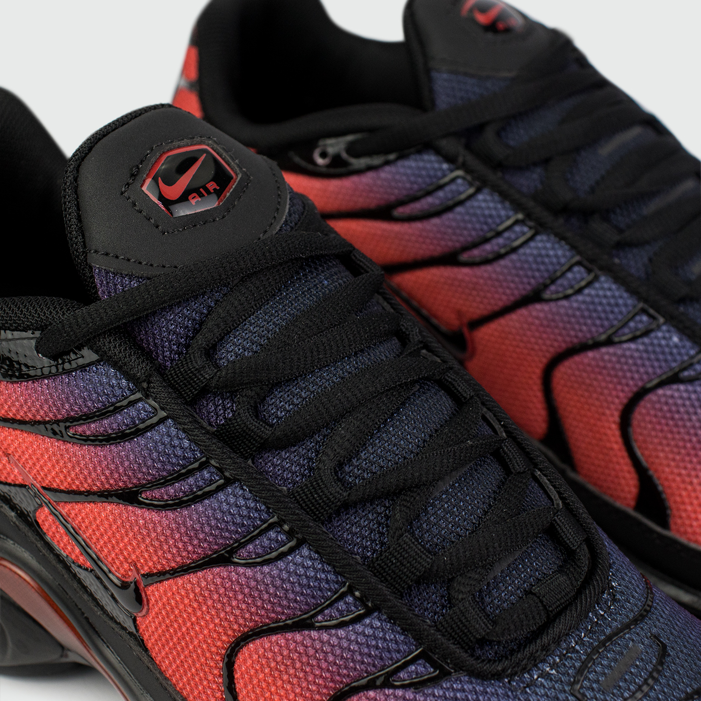 Кроссовки Nike Air Max Plus Tn Red Black Gradient Кроссовки Nike Air Max Plus Tn Red Black Gradient