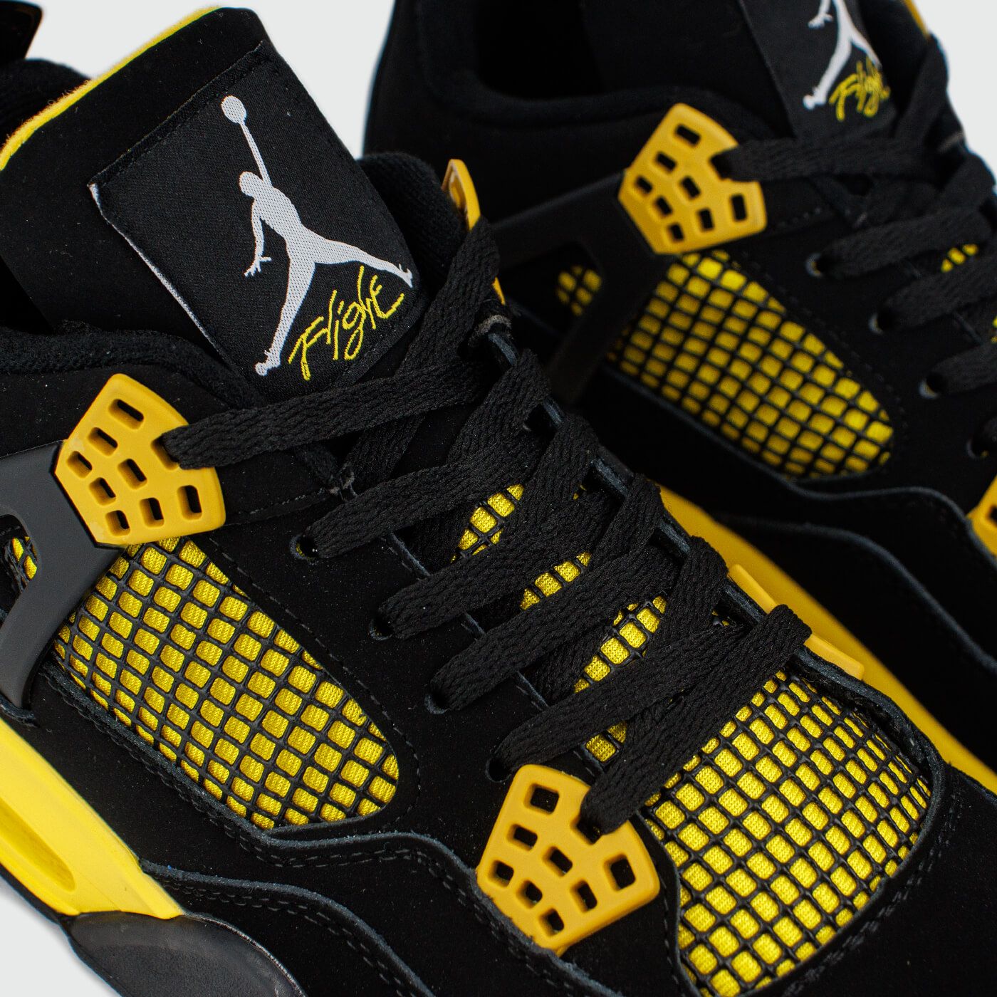 Кроссовки Nike Air Jordan 4 Thunder Кроссовки Nike Air Jordan 4 Thunder