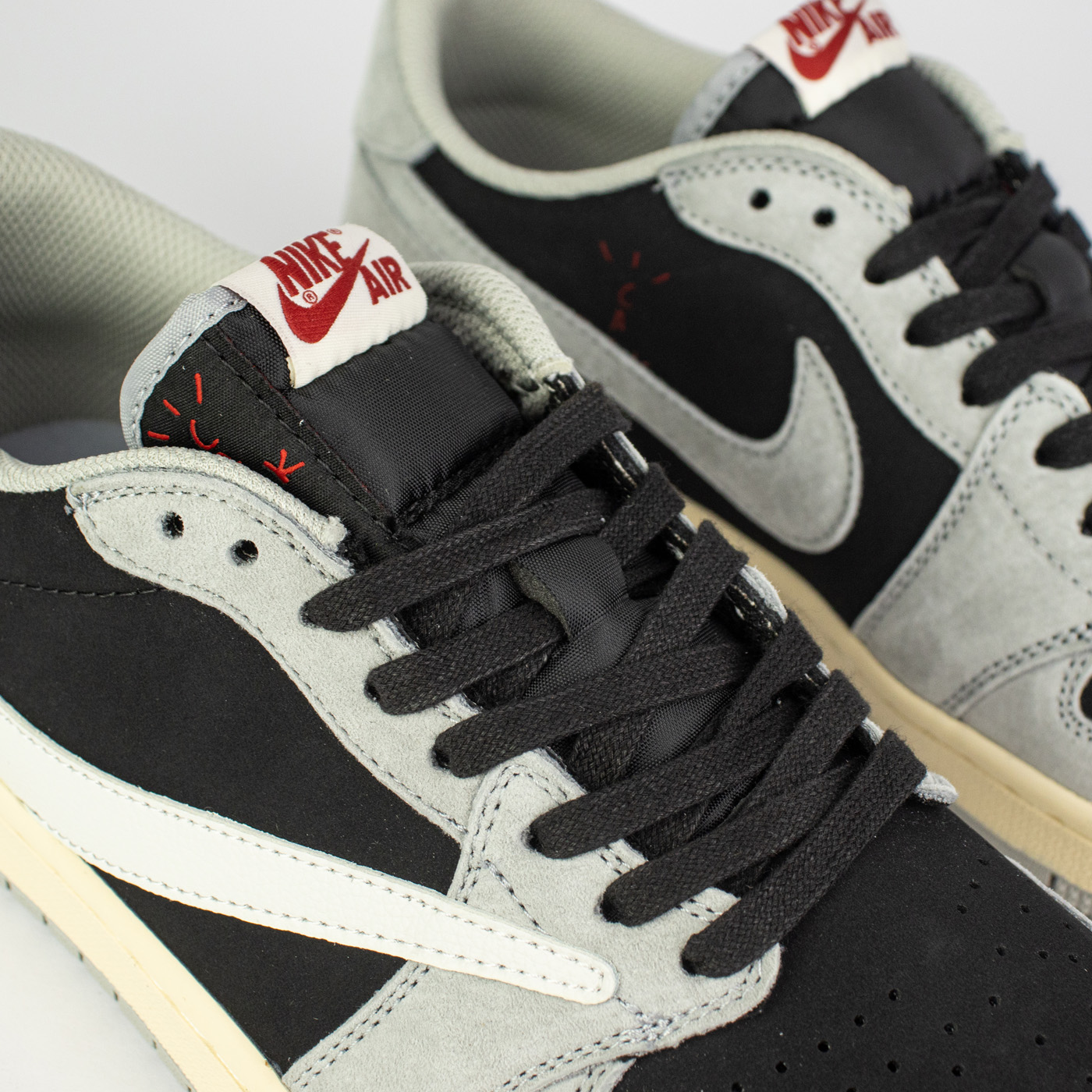 Кроссовки Air Jordan 1 Low x Travis Scott Light Grey Wmns Кроссовки Air Jordan 1 Low x Travis Scott Light Grey Wmns