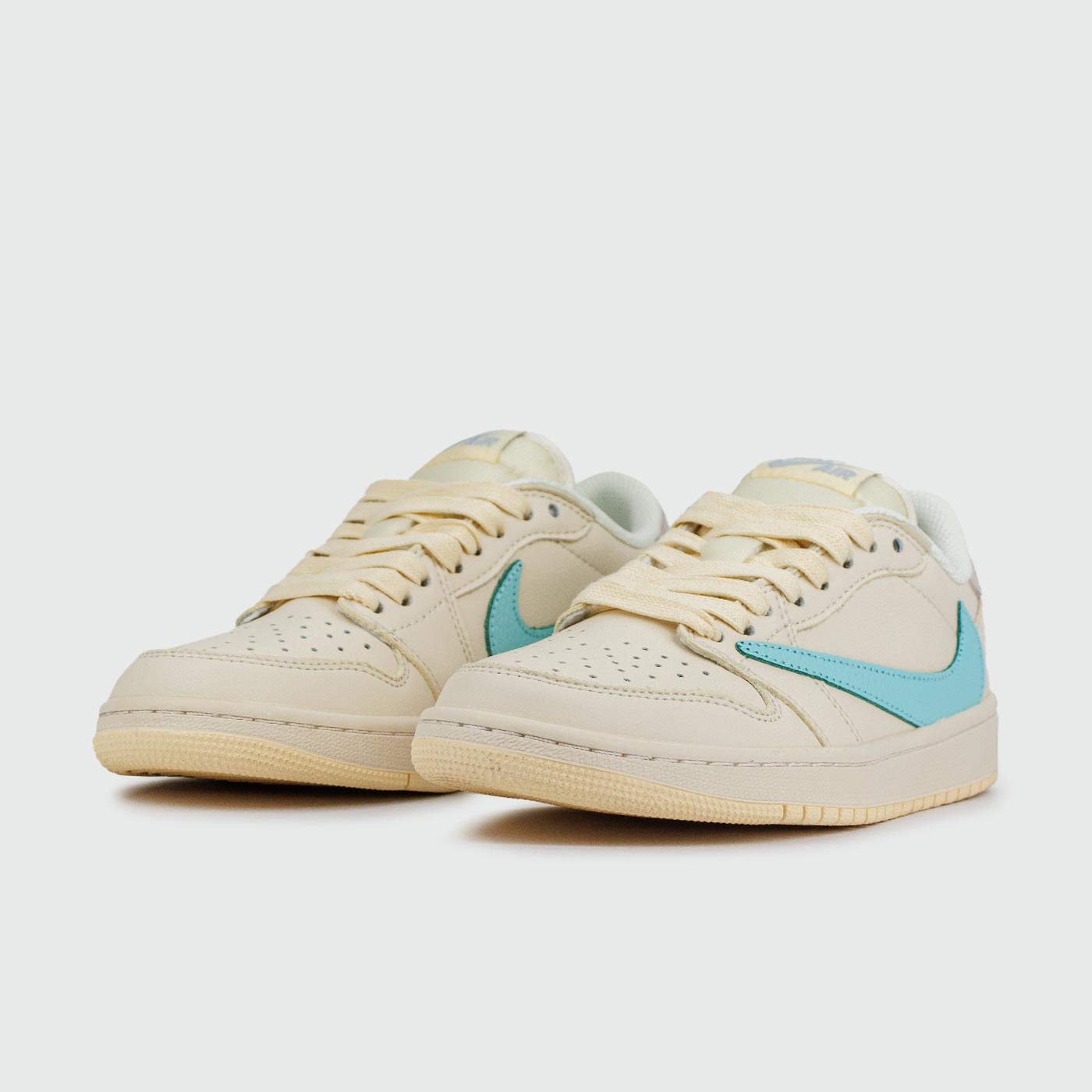 Кроссовки Air Jordan 1 Low x Travis Scott Beige Wmns Кроссовки Air Jordan 1 Low x Travis Scott Beige Wmns