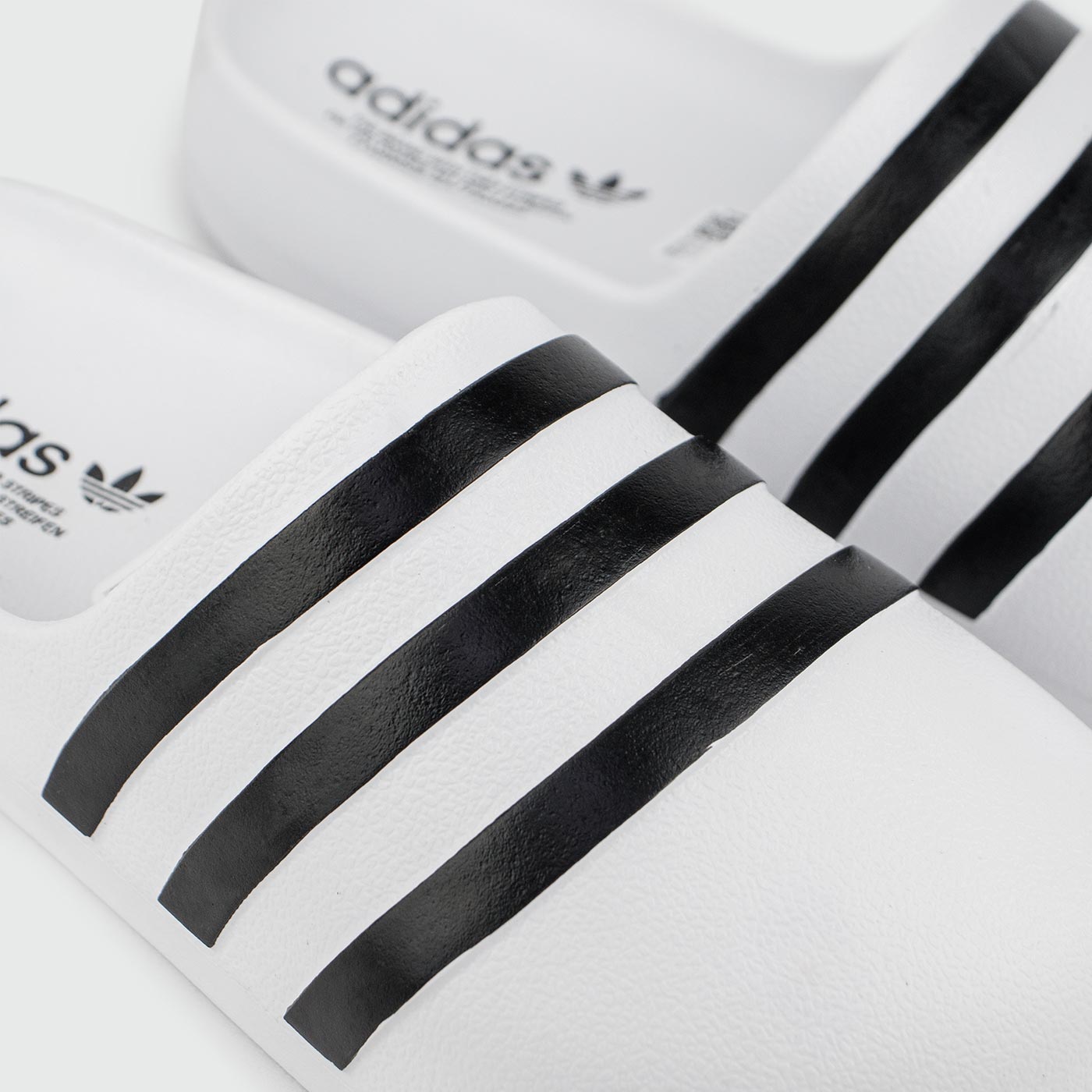 Шлёпки Adidas AdiFOM Slide White Black Wmns Шлёпки Adidas AdiFOM Slide White Black Wmns