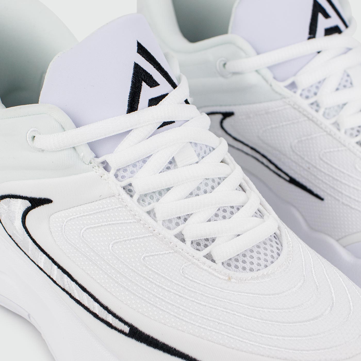 Кроссовки Nike Giannis Immortality 4 White Кроссовки Nike Giannis Immortality 4 White